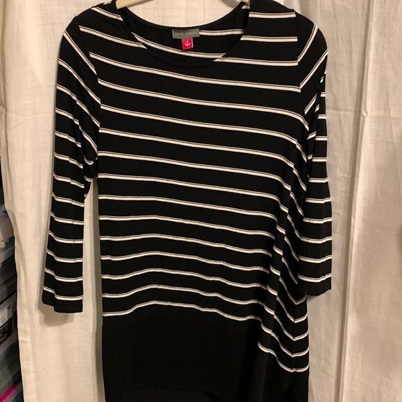 Vince Camuto Small asymmetrical 3/4 sleeve top. Black stripe with solid bottom - Picture 1 of 7